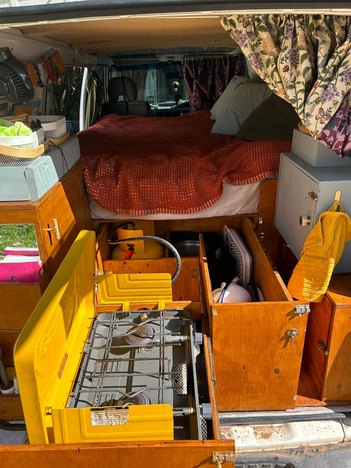 Mitsubishi Express 2005